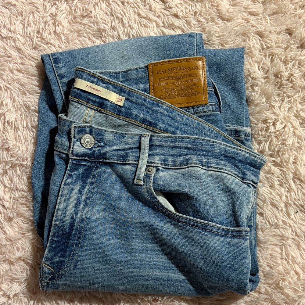 Levi's 711 Skinny Light Blue Straight Leg Women's Jeans
